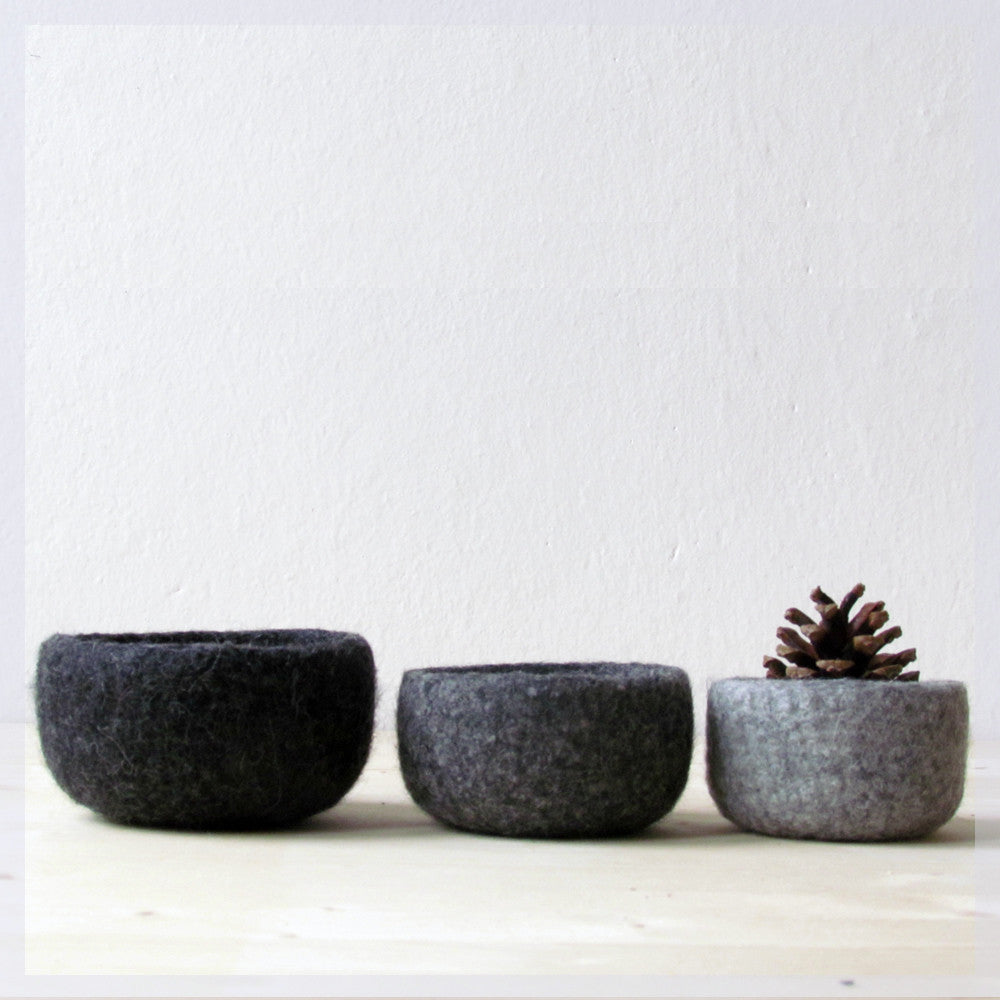 Catchall/Hygge decor/Felted bowl /Scandinavian modern/eco friendly decor/wool nesting bowls/grey minimalist/desk organizer